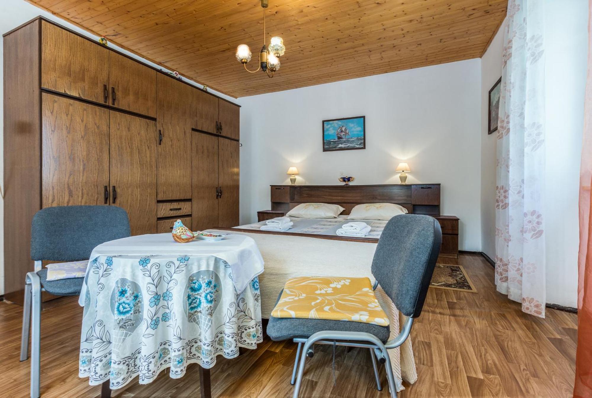 Guest House Robert I Mirna Bale Exterior photo